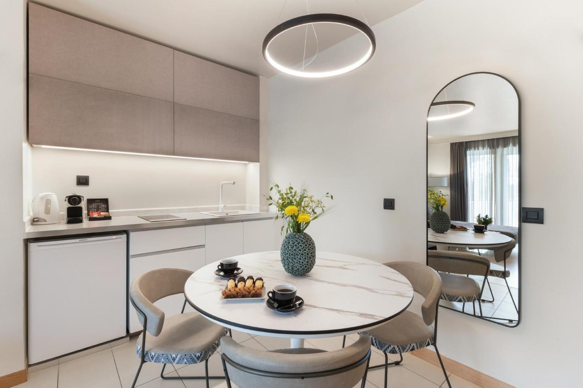 Blazer Suites Hotel Athén Kültér fotó
